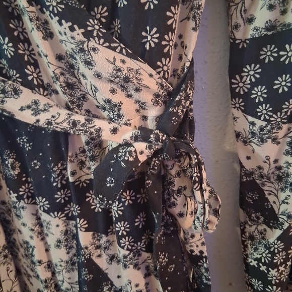 SO Floral Faux Wrap Mini Dress | Long Sleeve Black & Cream Patchwork Print - Picture 4 of 8